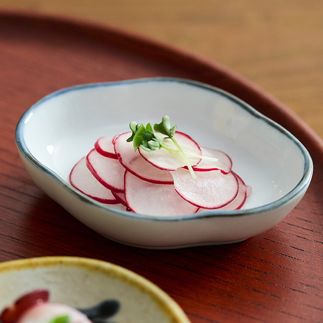 落ち着いた発色で骨董のような味わいに