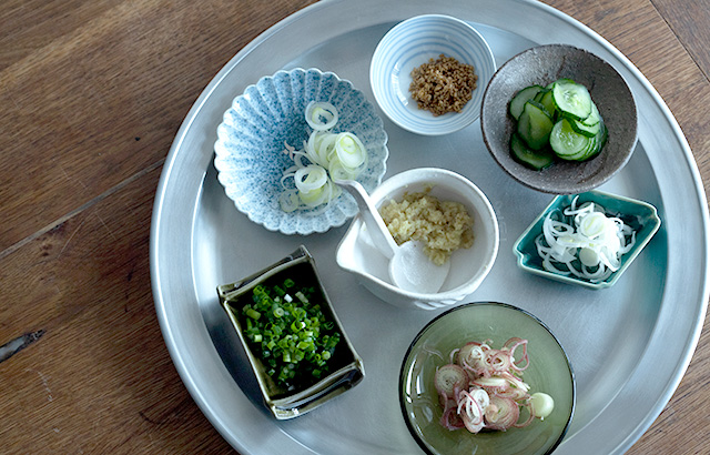 食卓に季節の彩りを添える豆皿