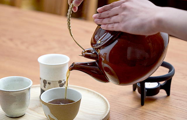 お茶の時間を長く楽しめる、大容量の土瓶