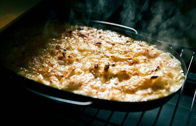 手軽に美味しい焼き料理を実現する鉄のグリル皿