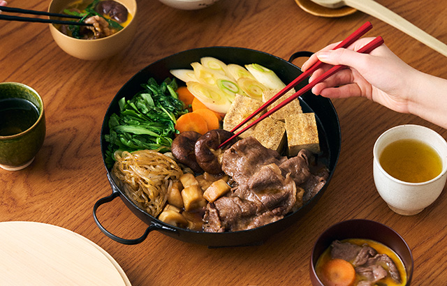 焼き料理をそのまま楽しむ！薄くて軽い鉄鍋