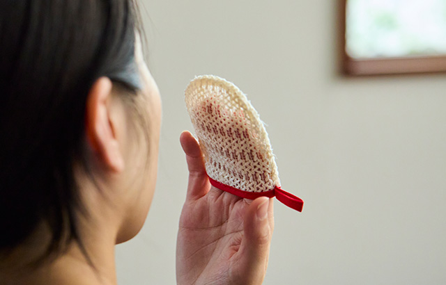 天然成分が肌にやさしい絹糸を使用