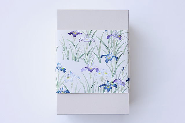 五月人形専用の掛け紙をかけてお届け