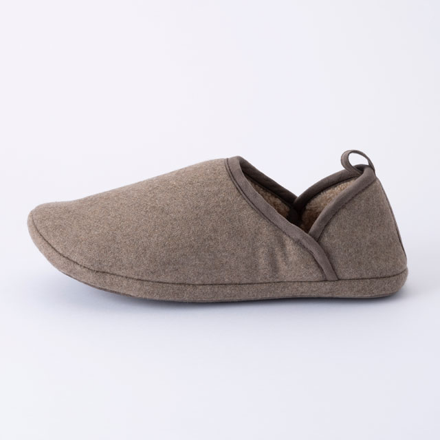 発熱綿(わた)のルームシューズ