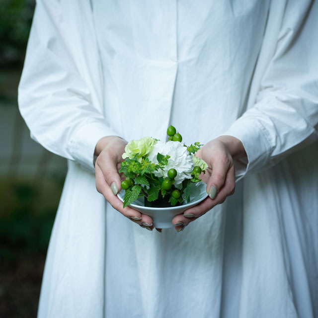 青白磁 花器 200　FEW