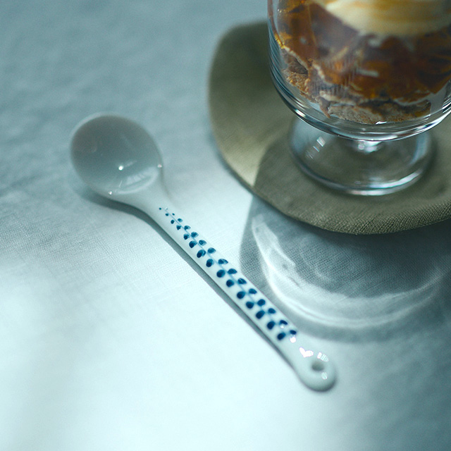 硝子の涼菓皿 / 磁器のスプーン 藤