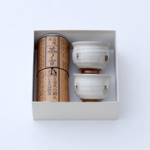 茶ノ吉　烏龍茶 / ふくら湯呑 信楽焼 指紋粉引