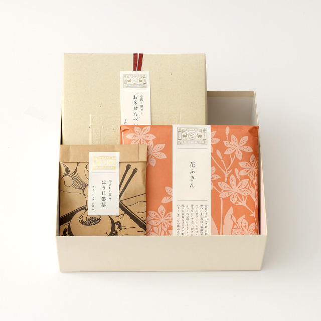 産地のおやつ お米せんべい・番茶 小袋 ほうじ番茶・「彩り豊かな」花ふきん 檜扇