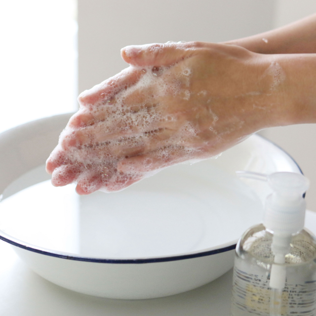 うるおい手洗石鹸・かや織ふきん 花束・「彩り豊かな」花ふきん