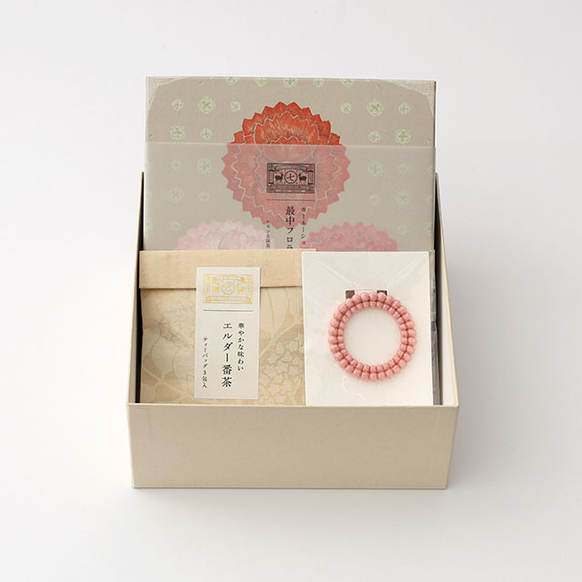 カーネーションの最中フロランタン／TRIPLE 0　サークルブローチ／番茶 小袋 エルダー番茶（NH45）