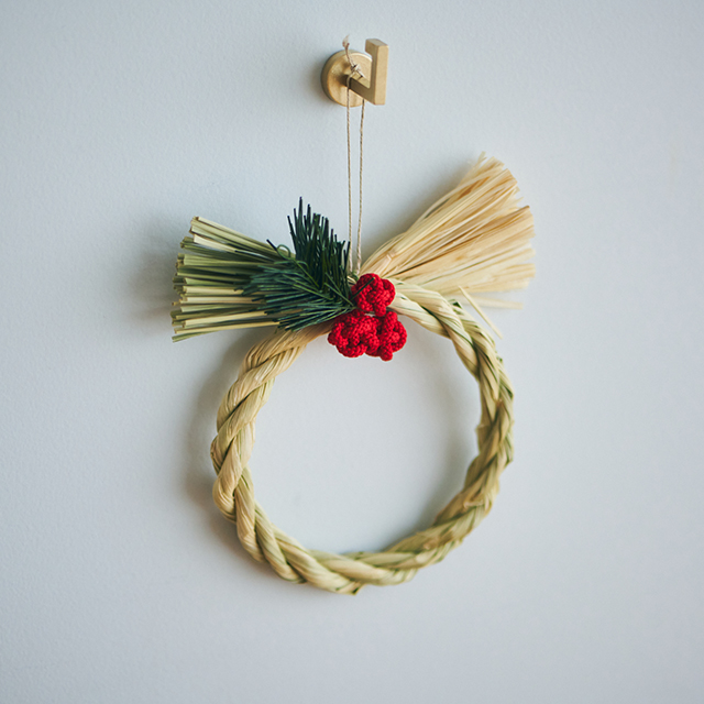 【WEB限定】お正月飾りセットC　小さな注連縄飾り　輪飾り・鏡餅　中・辻与製陶所 涙壺 赤絵　瓢箪型