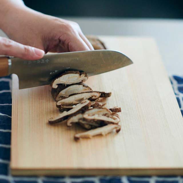 【WEB限定】【予約商品】【10％OFFキャンペーン対象】最適包丁（名入れ付き）・食洗機で洗えるまな板（小）セット【12月下旬～発送予定】